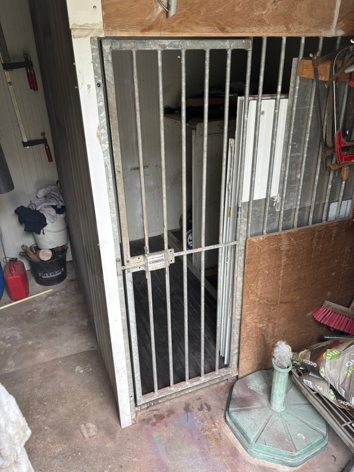 Honden kennel onderhouds vrij gemaakt van sandwich panelen, Dieren en Toebehoren, Hondenhokken, Zo goed als nieuw, 100 cm of meer