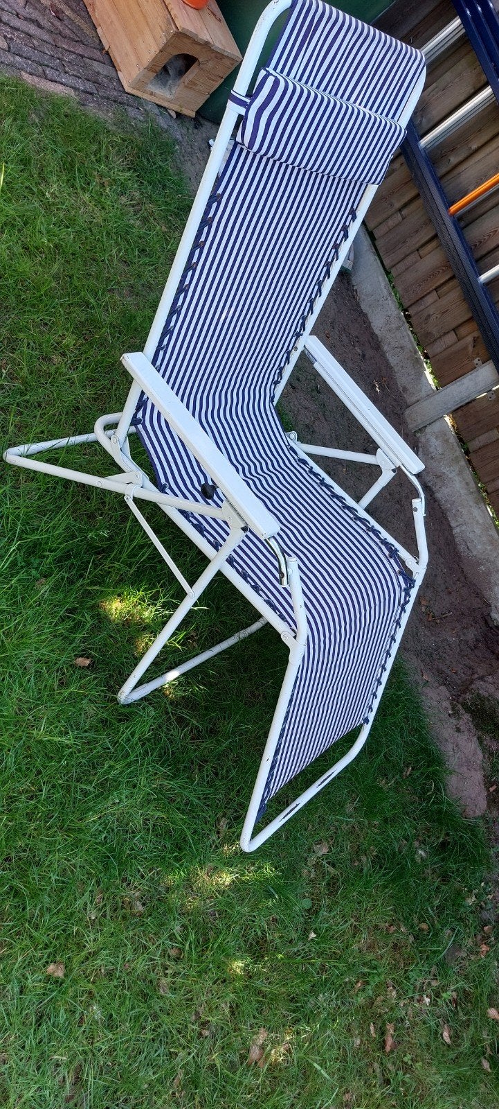 Gebruikte ligstoel - Blauw/Wit gestreept, Tuin en Terras, Ophalen, Gebruikt, Metaal, Verstelbaar