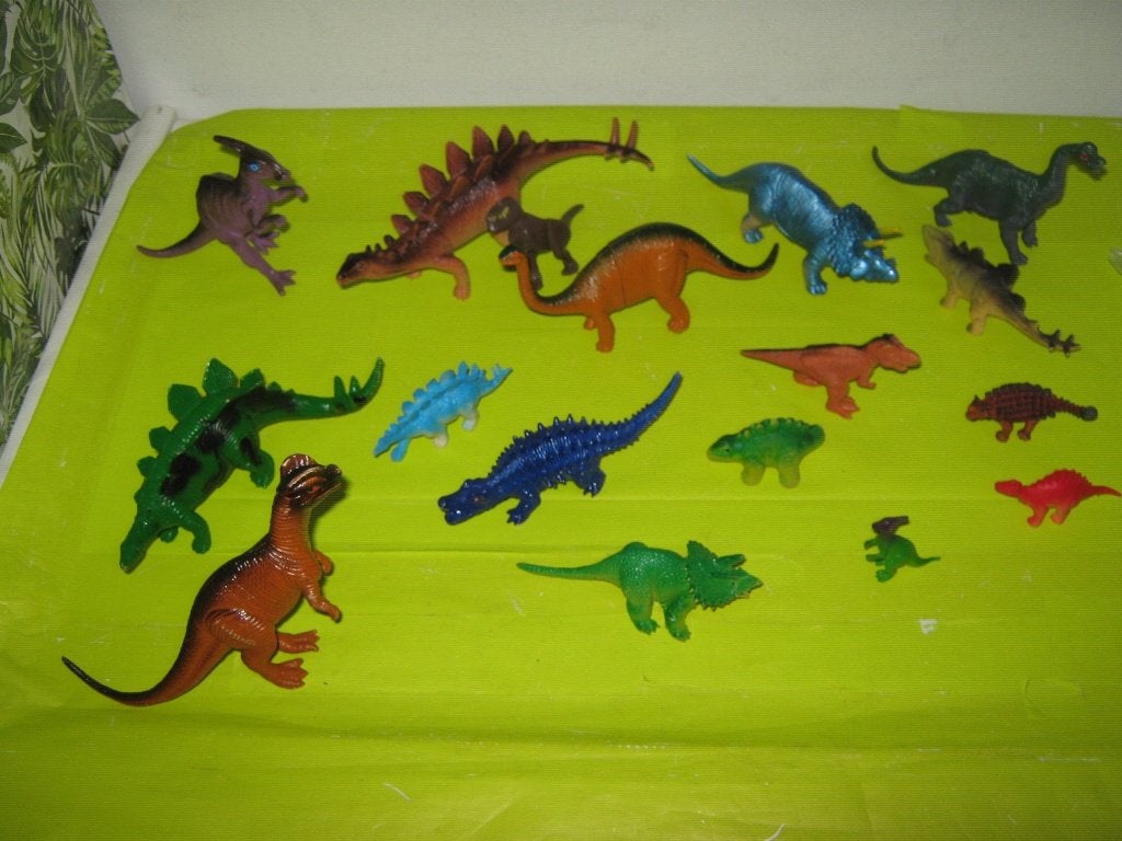 SPEELGOED DINO POPPETJES SAMEN €2! OPBRENGST VOEDSELBANK!, Ophalen, Gebruikt