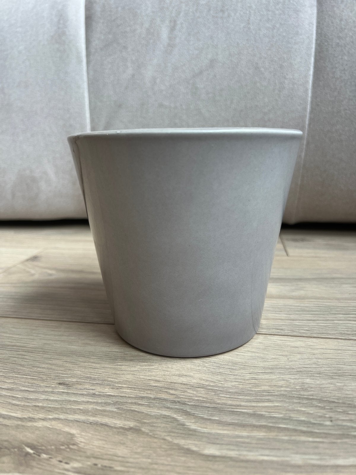Taupe bloemen/plantenpot, Rond, Ophalen of Verzenden, Zo goed als nieuw, Aardewerk