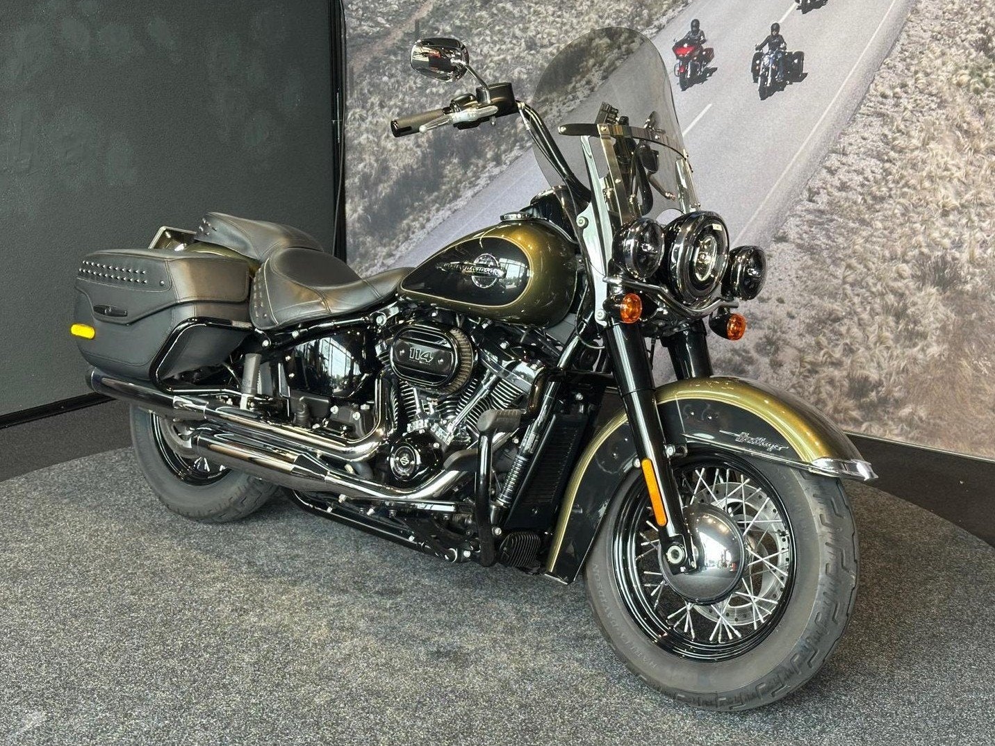 Harley-Davidson FLHCS HERITAGE CLASSIC 114 (bj 2018), Laan van Vredenoord 33
2289 DA  RIJSWIJK, NL, Bedrijf, Overig, Sales@harleydavidsonrotterdam.nl