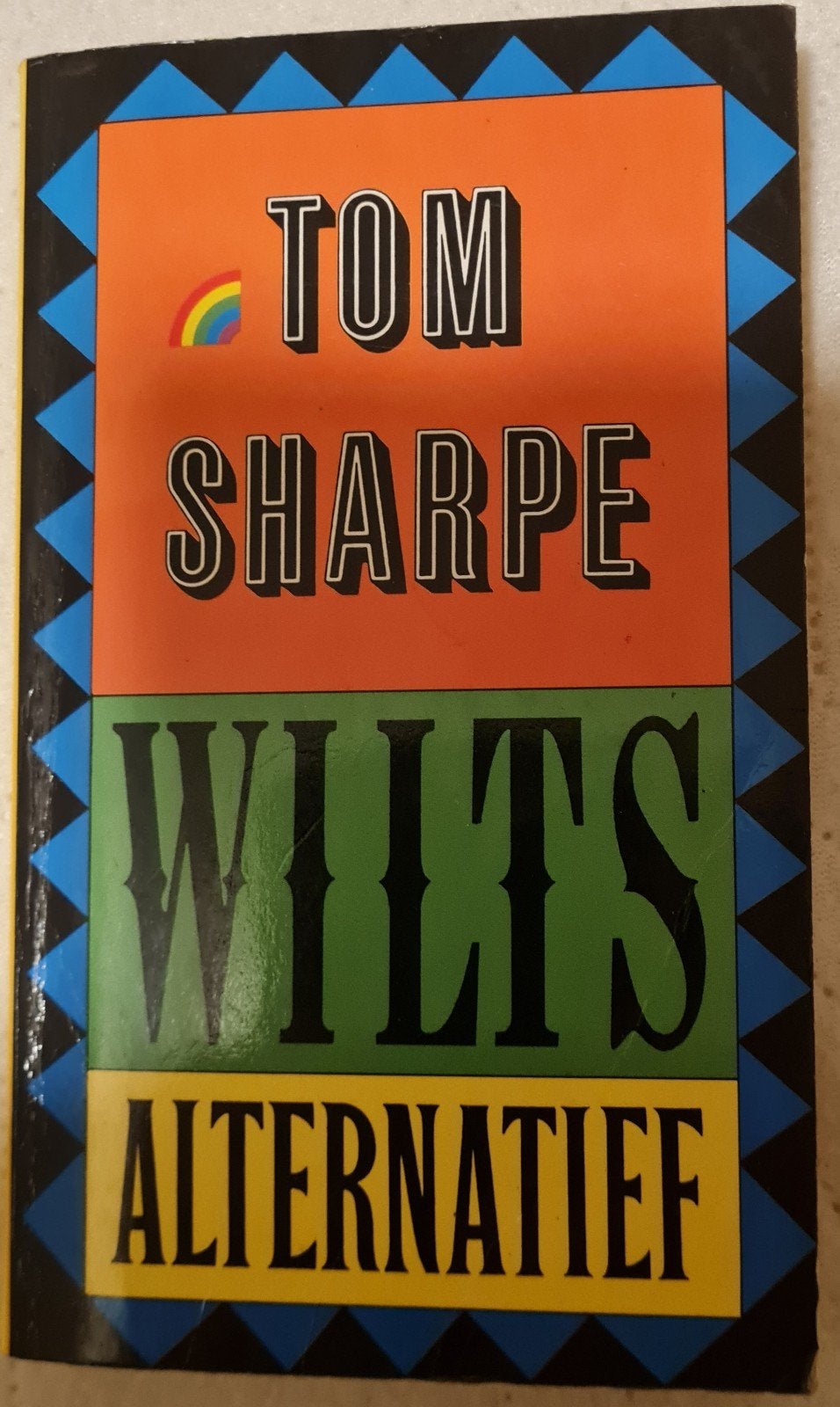 Tom Sharpe - Wilts Alternatief (Rainbow Pocketboek), Boeken, Ophalen of Verzenden, Gelezen, Tom Sharpe