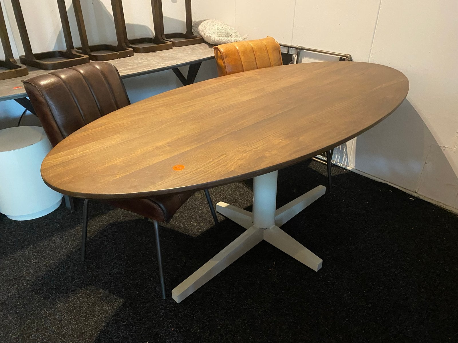 Ovale notenhouten tafel met witte middenpoot 190x90 cm, Ophalen, Nieuw, 50 tot 100 cm, 150 tot 200 cm