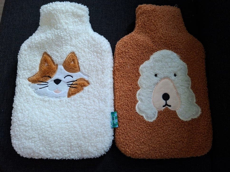 2 Nieuwe Warmwaterkruiken met Teddy Hoes (Kat & Hond), Ophalen of Verzenden, Nieuw, Meerkleurig, Textiel
