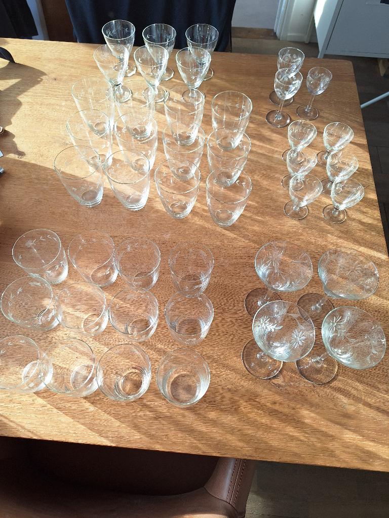 doos sapglazen + borrelglazen geslepen glas kristal 43 stuks, Ophalen