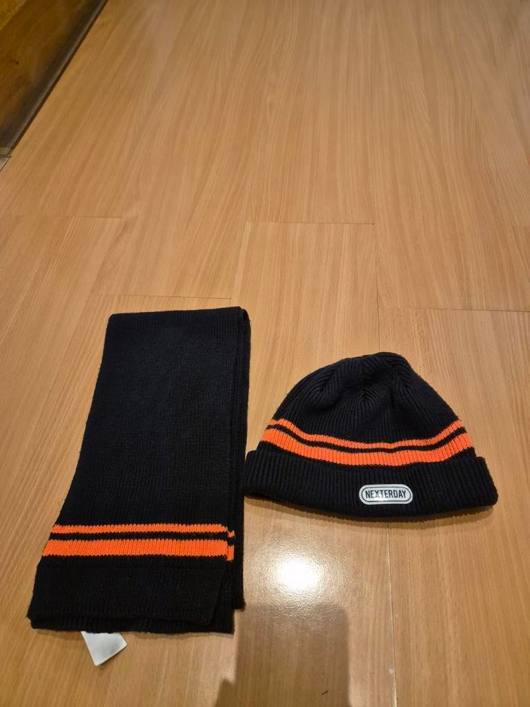 Nextday Muts en Sjaal Set Zwart Oranje, Kinderen en Baby's, Kinderkleding | Mutsen, Sjaals en Handschoenen, Ophalen of Verzenden