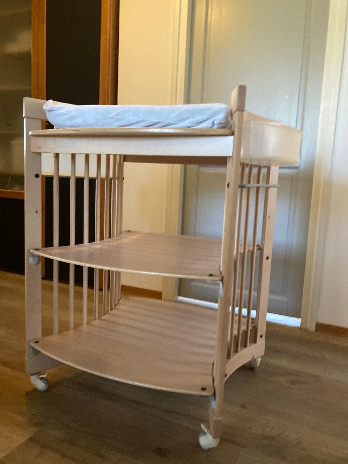 Houten Commode met Aankleedkussen en Opbergplanken, Gebruikt, Aankleedkussen, Standaard, Ophalen