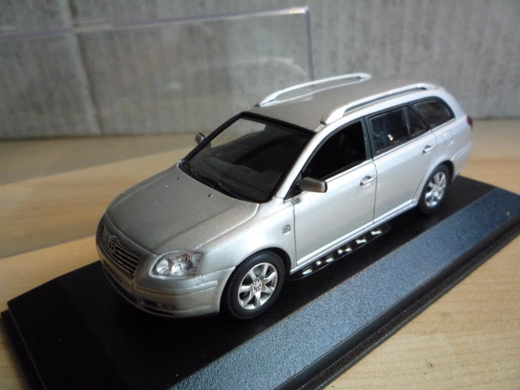 Toyota Avensis wagon 2002 zilvergrijs Minichamps 1:43, Ophalen of Verzenden, Zo goed als nieuw, Auto, MiniChamps