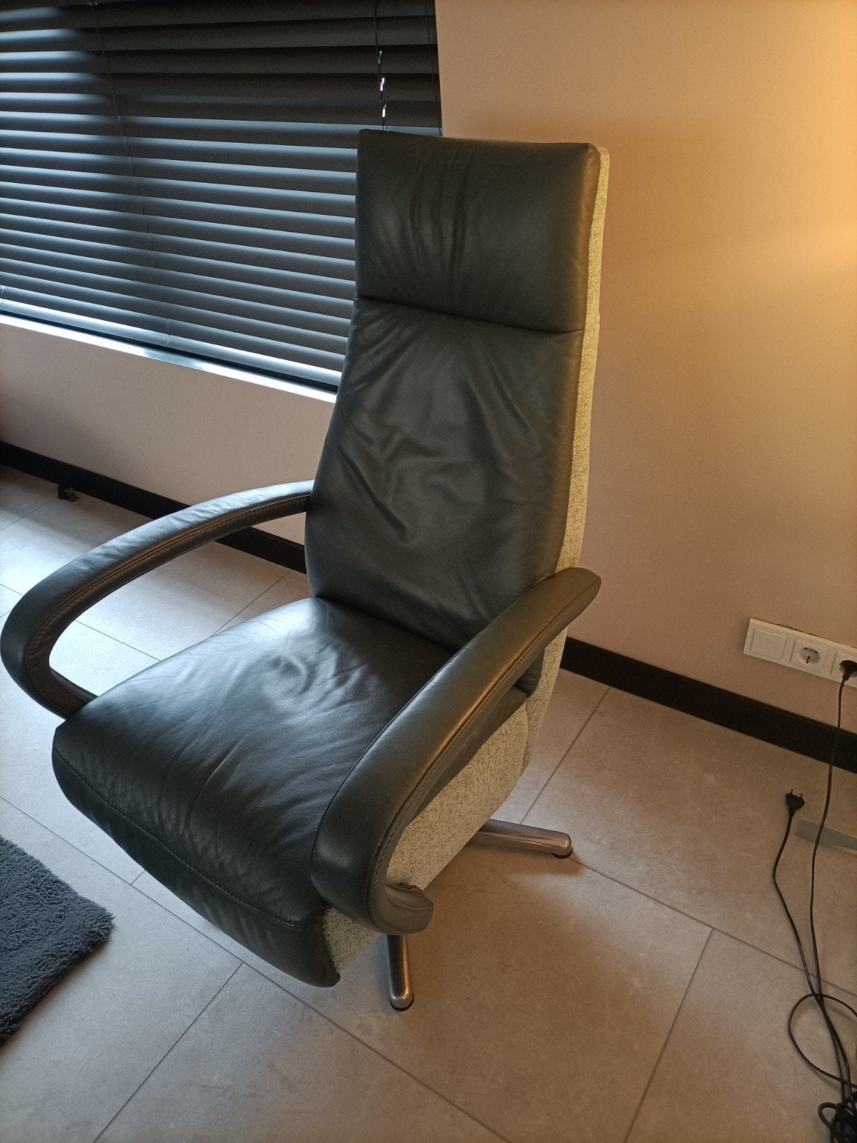 Montal verstelbare relaxstoel, Huis en Inrichting, Ophalen, 75 tot 100 cm, Zo goed als nieuw, Leer