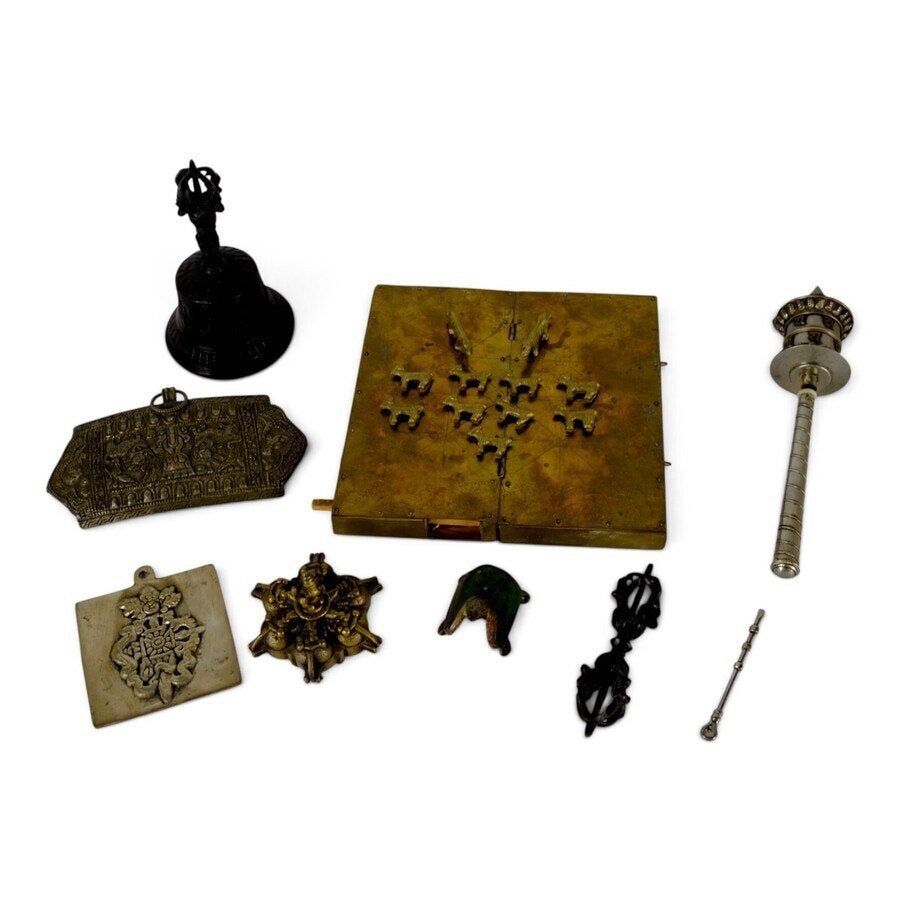 Lot diverse boeddhistische rituele voorwerpen, Tibet, Ophalen of Verzenden, Overige typen