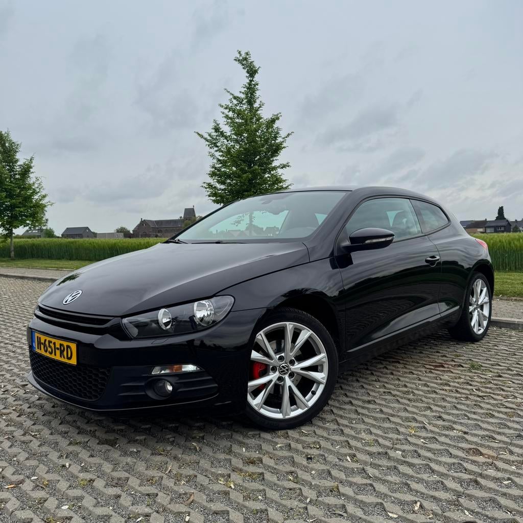 Volkswagen Scirocco 1.4 TSI 122 PK 2013 LEER Nwe APK AIRCO, Auto's, Voorwielaandrijving, Zwart, 4 cilinders, 4 stoelen