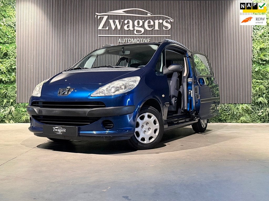 Peugeot 1007 1.4 Urban | Automaat | Nap | Hoge instap, Auto's, Zwart, 4 cilinders, 49 €/maand, Origineel Nederlands