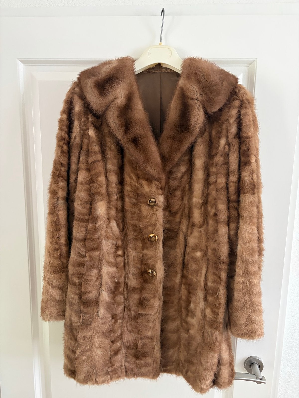 Vintage nertsen bontjas met bijpassende muts, Ophalen of Verzenden, Zo goed als nieuw, Maat 38/40 (M), Bruin