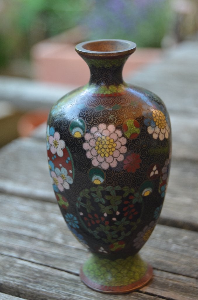 Kleine cloisonné vaas (email op koper), waarsch. uit Japan, Antiek en Kunst, 11 cm, Overige typen, Ophalen of Verzenden, Japan