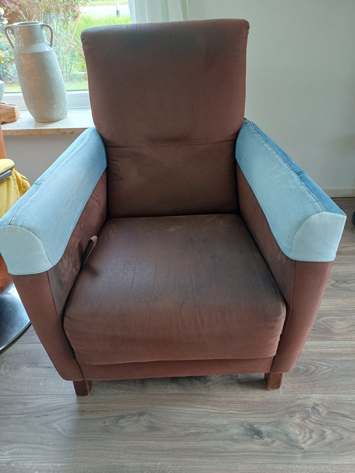 Comfortabele fauteuil - Bruinleder met denim accenten, Ophalen, Gebruikt, 75 tot 100 cm, Modern, Casual