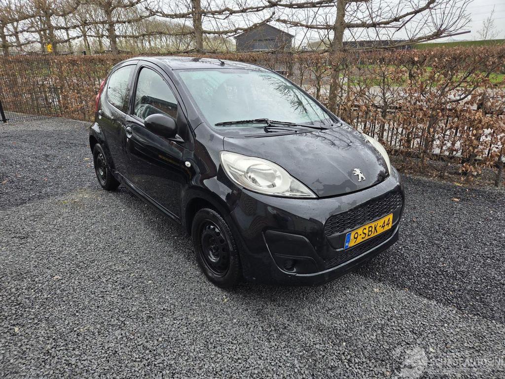 Peugeot 107 (bj 2013), Zwart, Handgeschakeld, 998 cc, Benzine