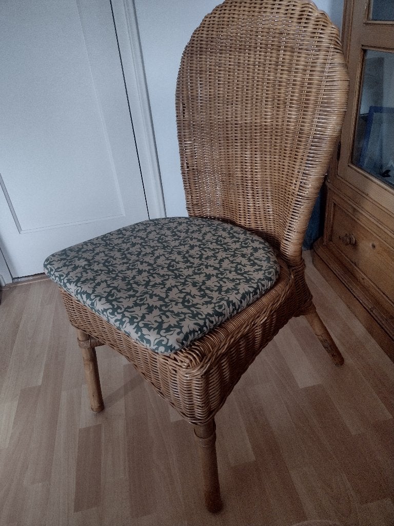 4 rieten eetkamerstoelen, Huis en Inrichting, Ophalen, Gebruikt, Bruin, Riet/rotan