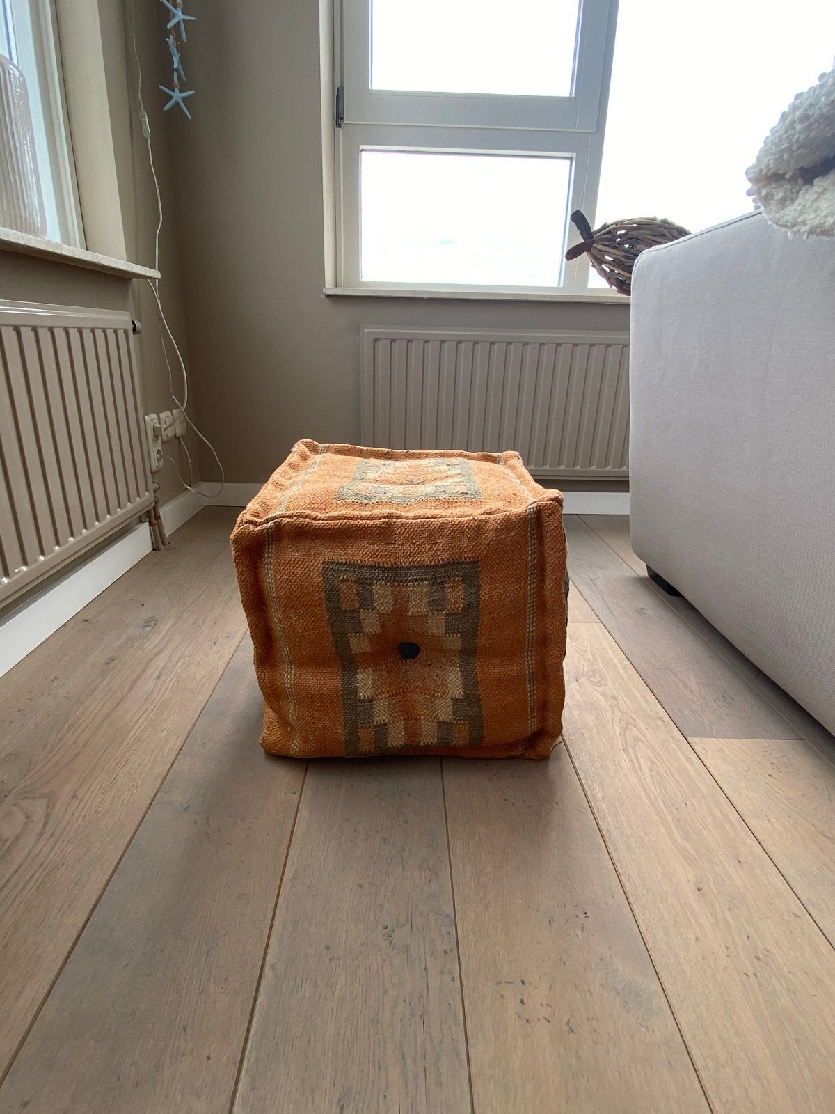 Oranje poef met geometrisch patroon, Ophalen, Minder dan 50 cm, Gebruikt, Vierkant