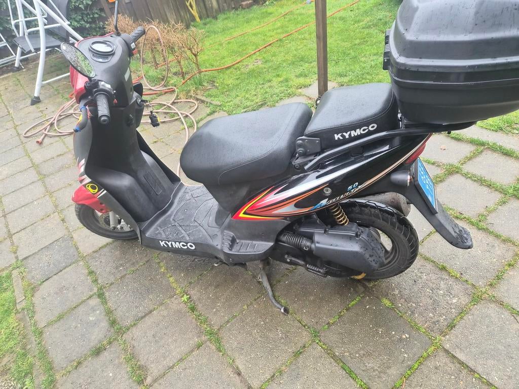 Kymco Agility 50 Scooter - Zwart/Rood met Topkoffer, Fietsen en Brommers, Scooters | Kymco, Gebruikt, Maximaal 45 km/u, Ophalen of Verzenden