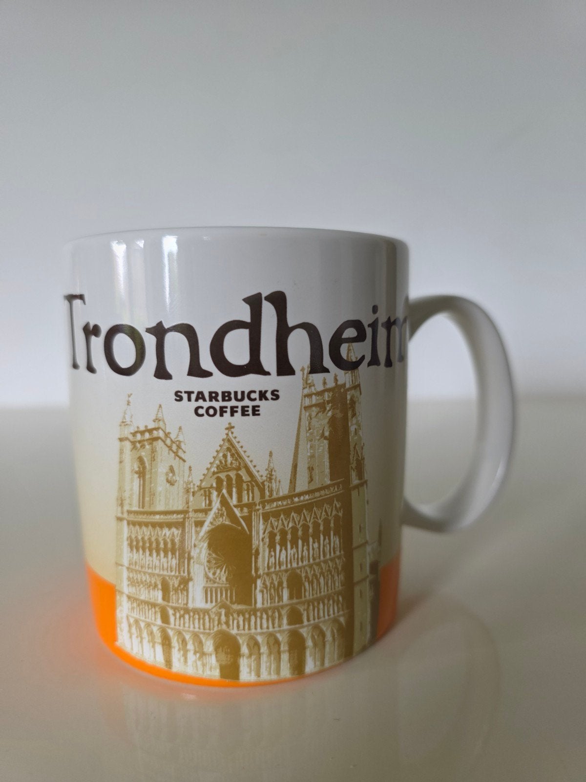 Starbucks mok Trondheim (Noorwegen) uit 2013/4, Huis en Inrichting, Keramiek, Ophalen of Verzenden, Zo goed als nieuw, Overige stijlen
