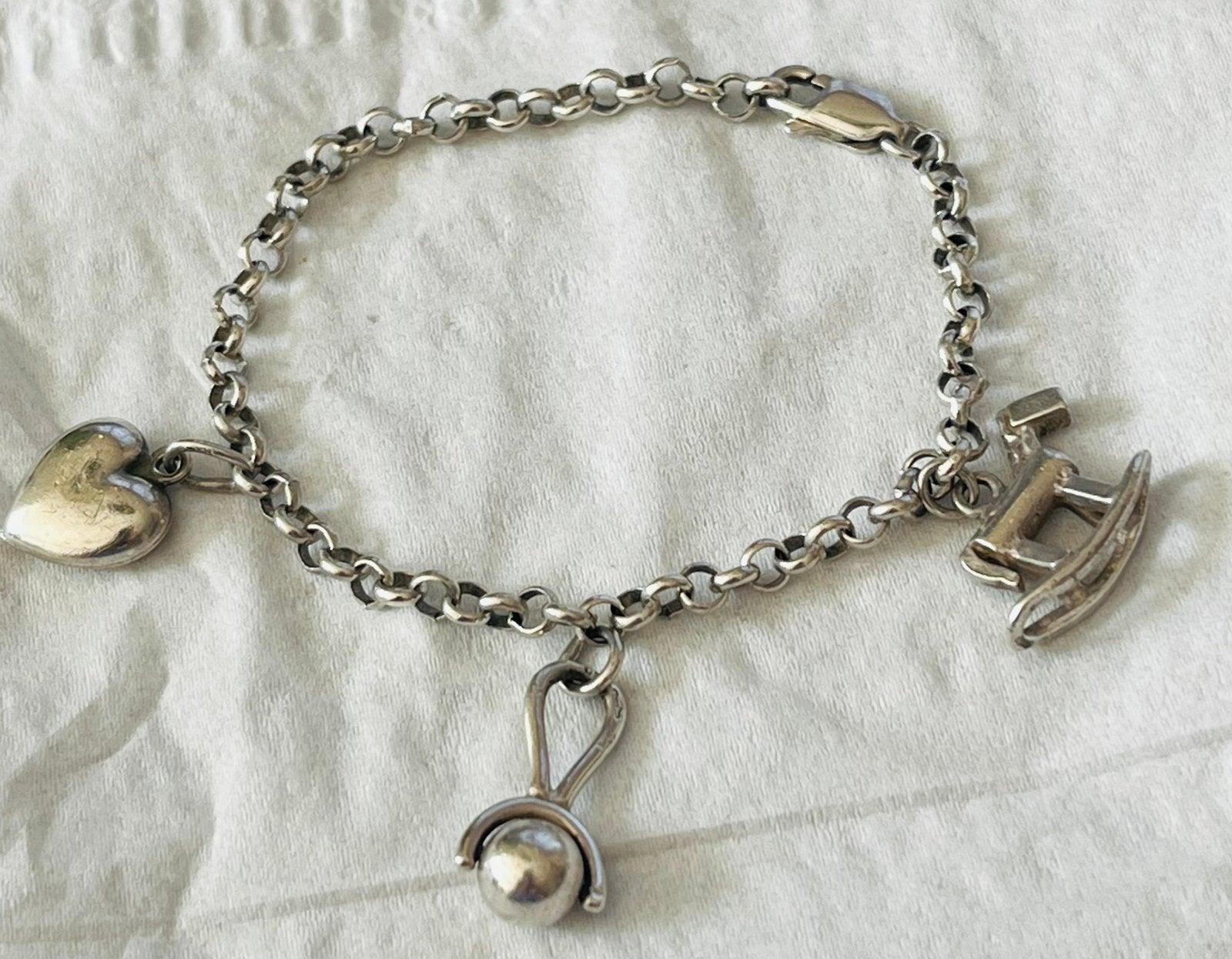 Vintage zilveren kinder bedelarmband 14 cm  oa rammelaar, Ophalen of Verzenden, Zo goed als nieuw, Zilver