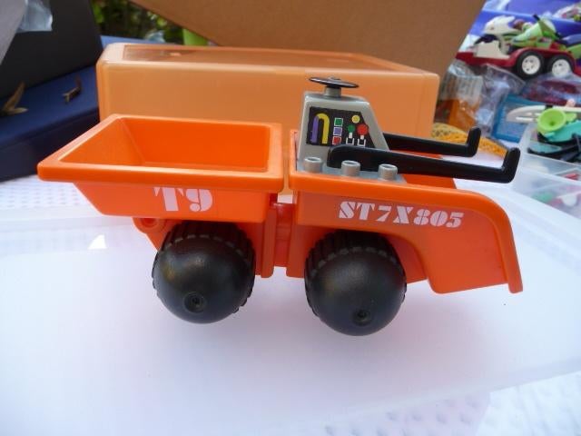 PLAYMOBIL 2 JEEPS MET, 5 MOTORS, GRONDWERKER MET 20 POPPETJE, Kinderen en Baby's, Speelgoed | Playmobil, Verzenden, Gebruikt, Los playmobil