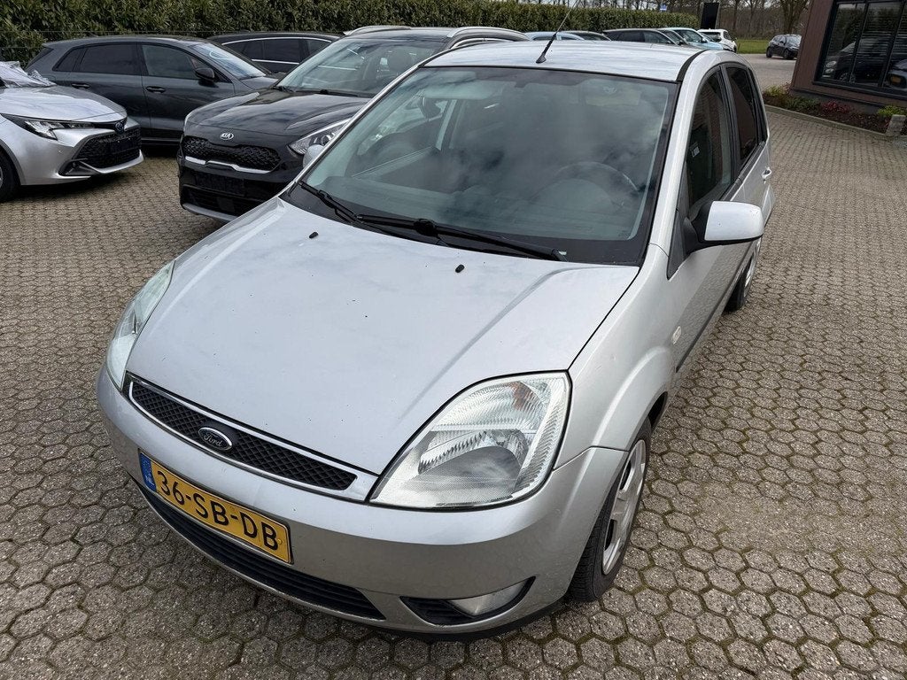Ford Fiesta 1.6-16V Futura | INRUILKOOPJE | AUT., Auto's, 1596 cc, Gebruikt, Zwart, 4 cilinders