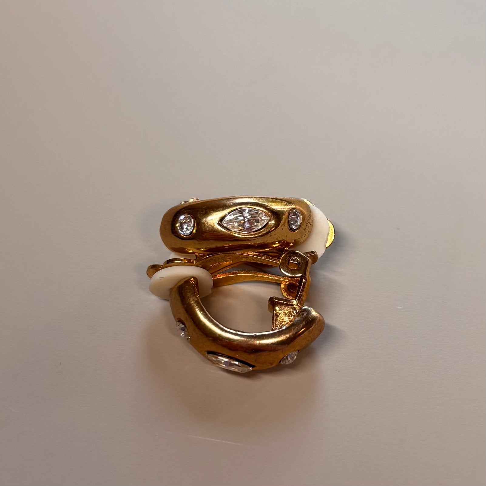 Vintage chunky gouden hoop clip oorbellen, Ophalen of Verzenden, Zo goed als nieuw, Overige materialen, Overige merken