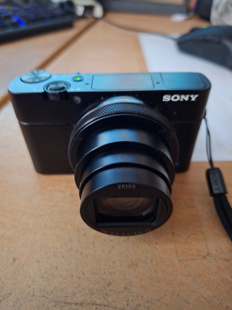 sony rx 100 v7 weinig 477 klicks, Audio, Tv en Foto, Fotocamera's Digitaal, Ophalen, Kantelbaar/draaibaar scherm, Geheugenkaart