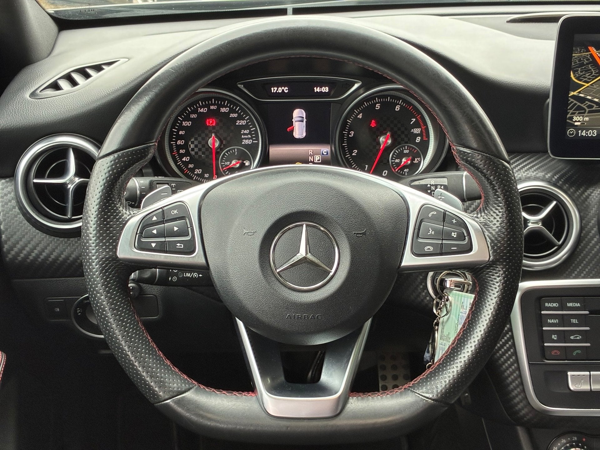 Mercedes-Benz A-klasse 180 AMG Night Edition Plus|Automaat|P, Gebruikt, 4 cilinders, Leder en Stof, 122 pk
