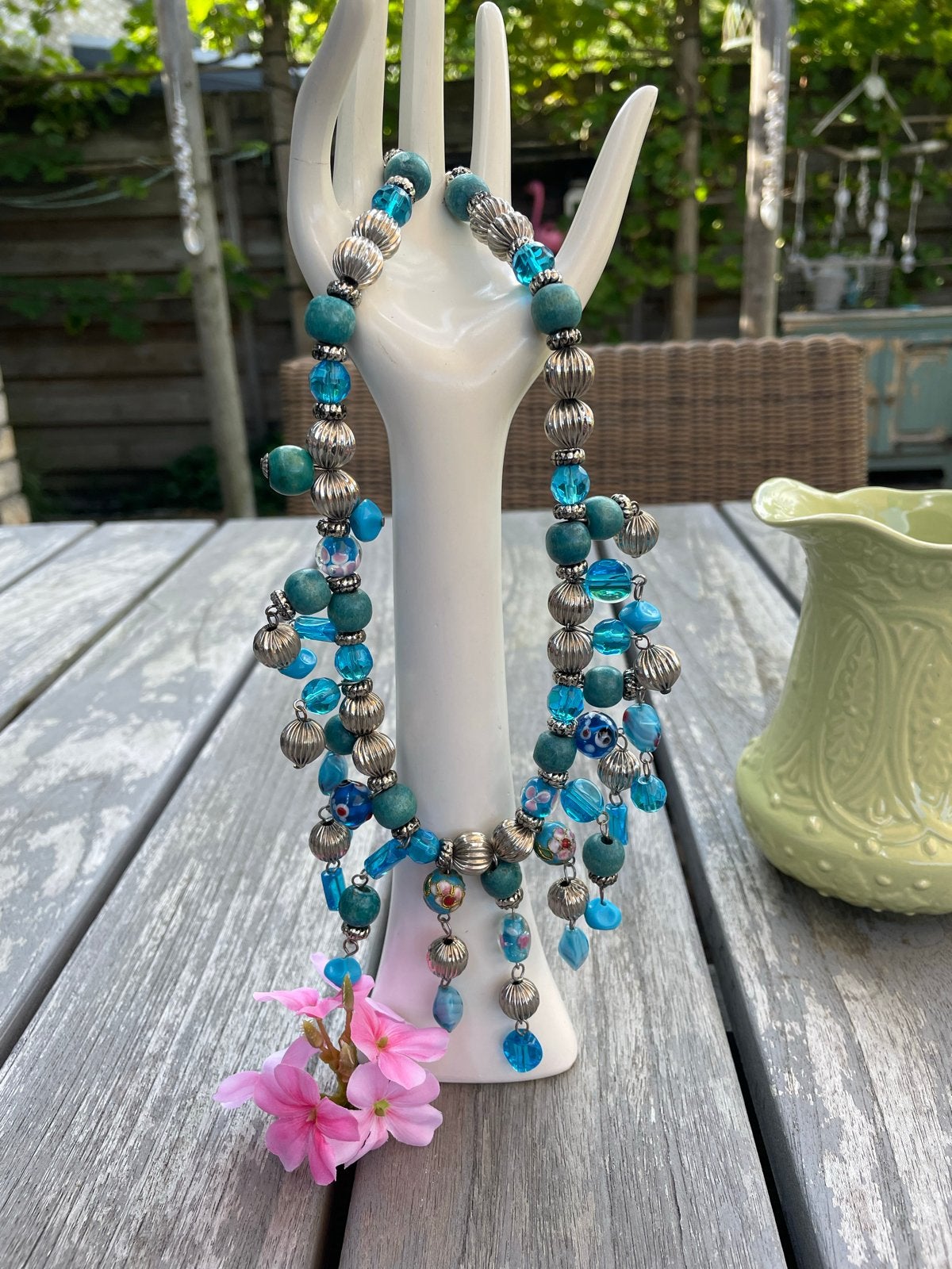 Prachtige turquoise ketting met zilverkleurige kralen, Sieraden, Tassen en Uiterlijk, Kettingen, Ophalen of Verzenden, Nieuw, Blauw