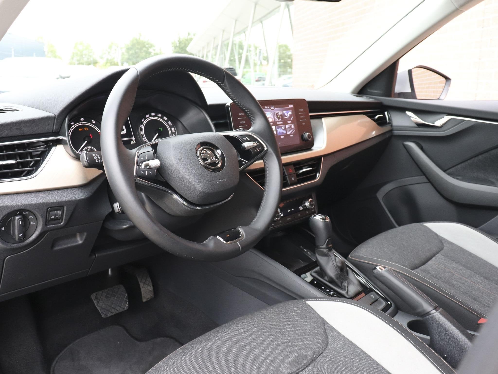 Skoda Kamiq 1.0 TSI 110pk DSG Style Navigatie Apple Carplay/, Gebruikt, 3 cilinders, Kamiq, SUV of Terreinwagen
