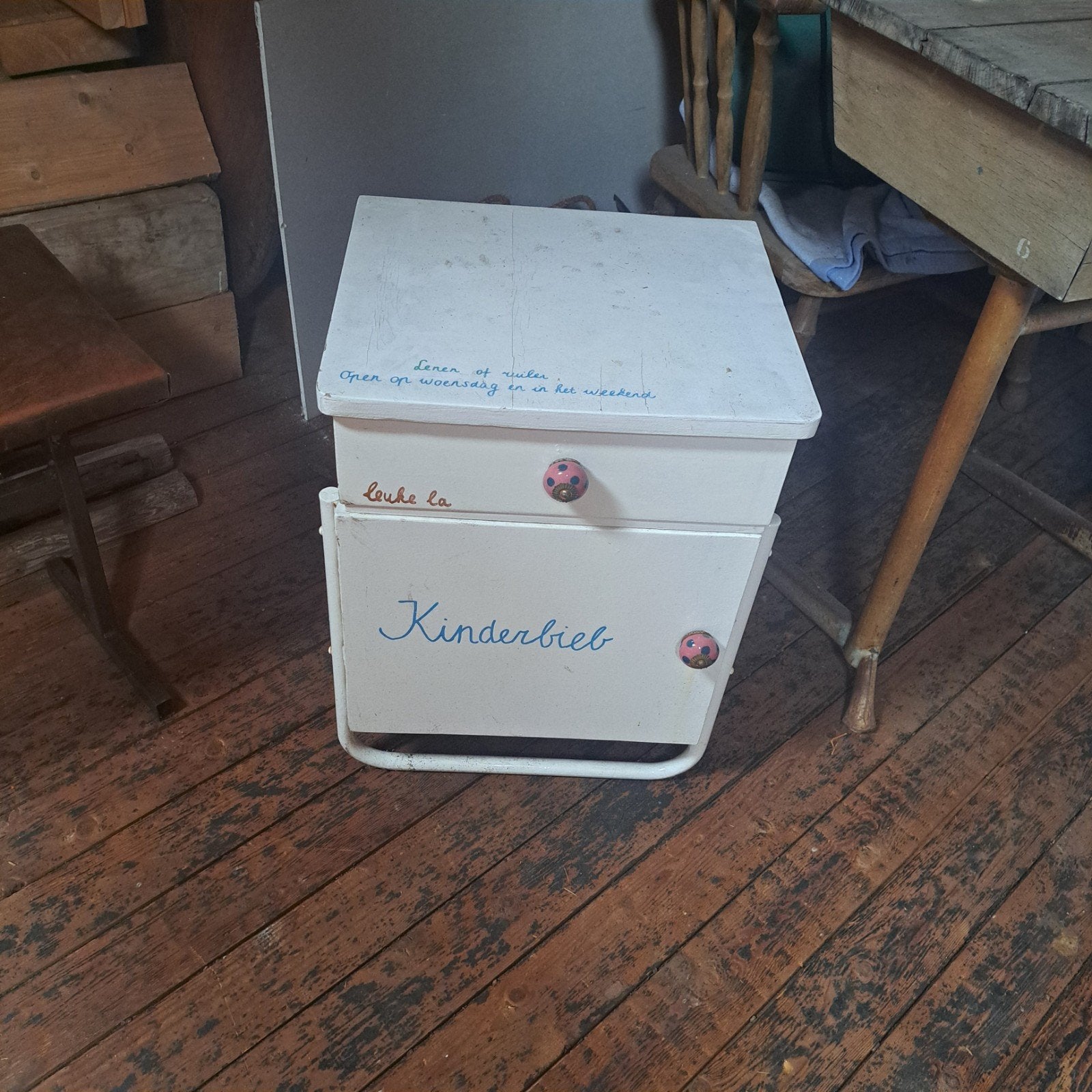 Unieke Kinderbieb of nachtkastje, Ophalen, Kast