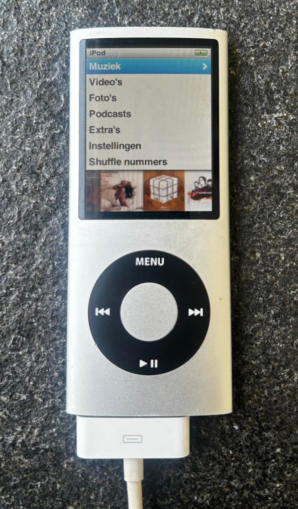 Zilverkleurige Ipod Nano 4e Gen, 8Gb, zie omschrijving, Ophalen of Verzenden, Zo goed als nieuw, Nano, 2 tot 10 GB