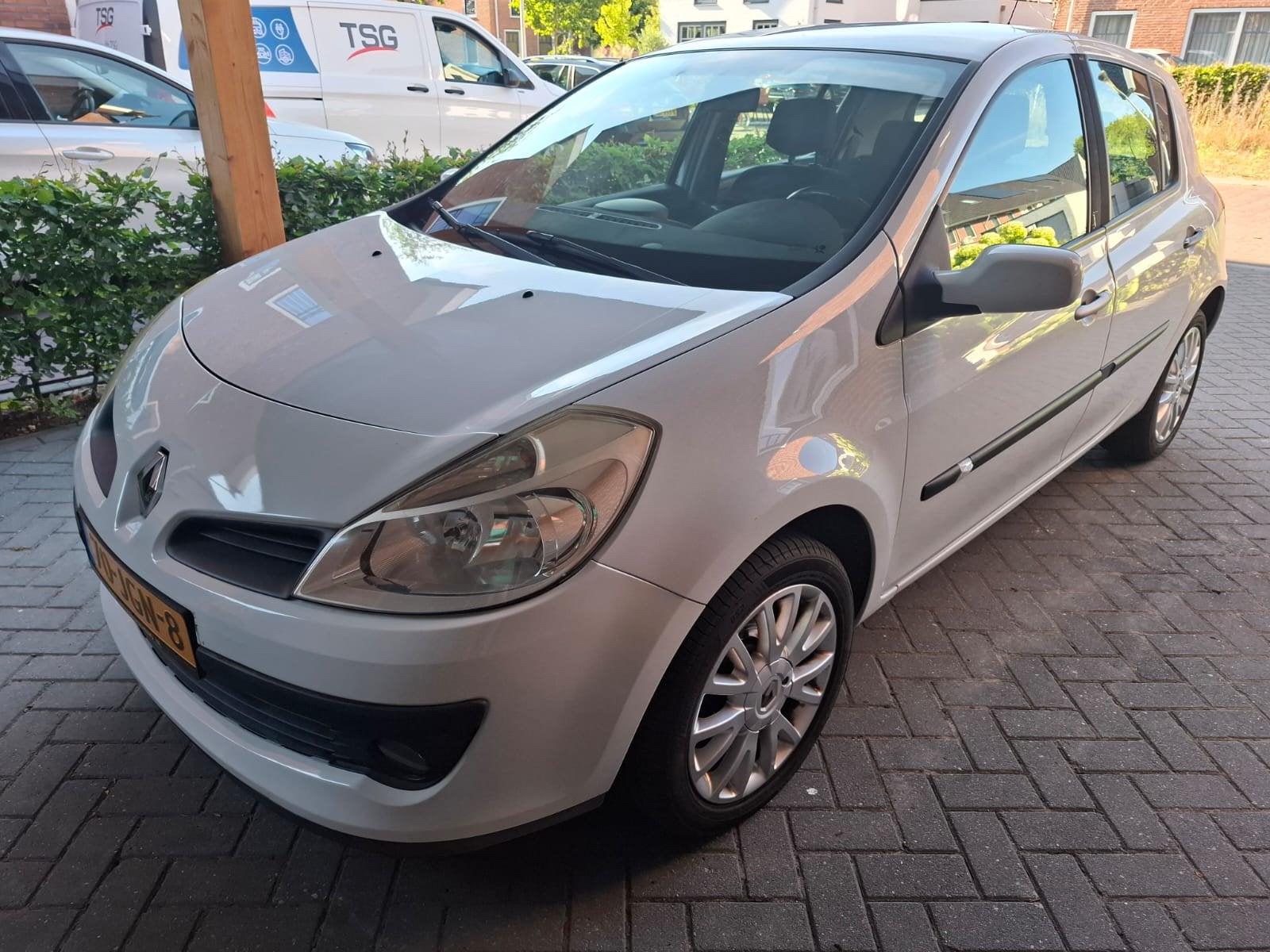 Renault Clio 1.2 16V 55KW 5-DRS E4 2009 Wit, Voorwielaandrijving, 535 kg, 74 pk, 4 cilinders