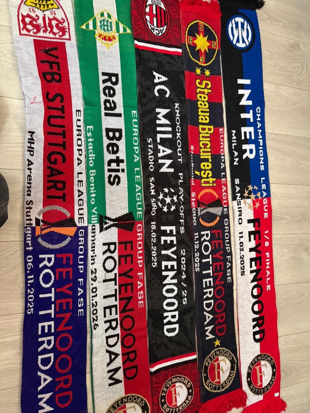 Feyenoord Sjaals - Internationale Wedstrijden Collectie, Verzamelen, Sportartikelen en Voetbal, Zo goed als nieuw, Feyenoord, Ophalen of Verzenden