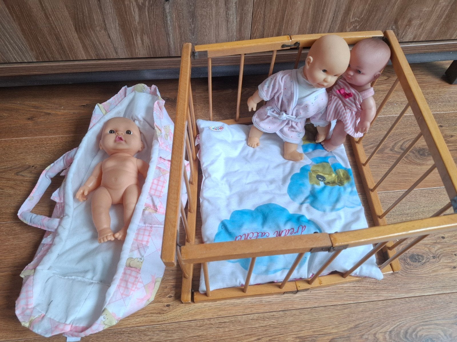 Poppen met draagzak en box, Ophalen of Verzenden, Gebruikt, Babypop