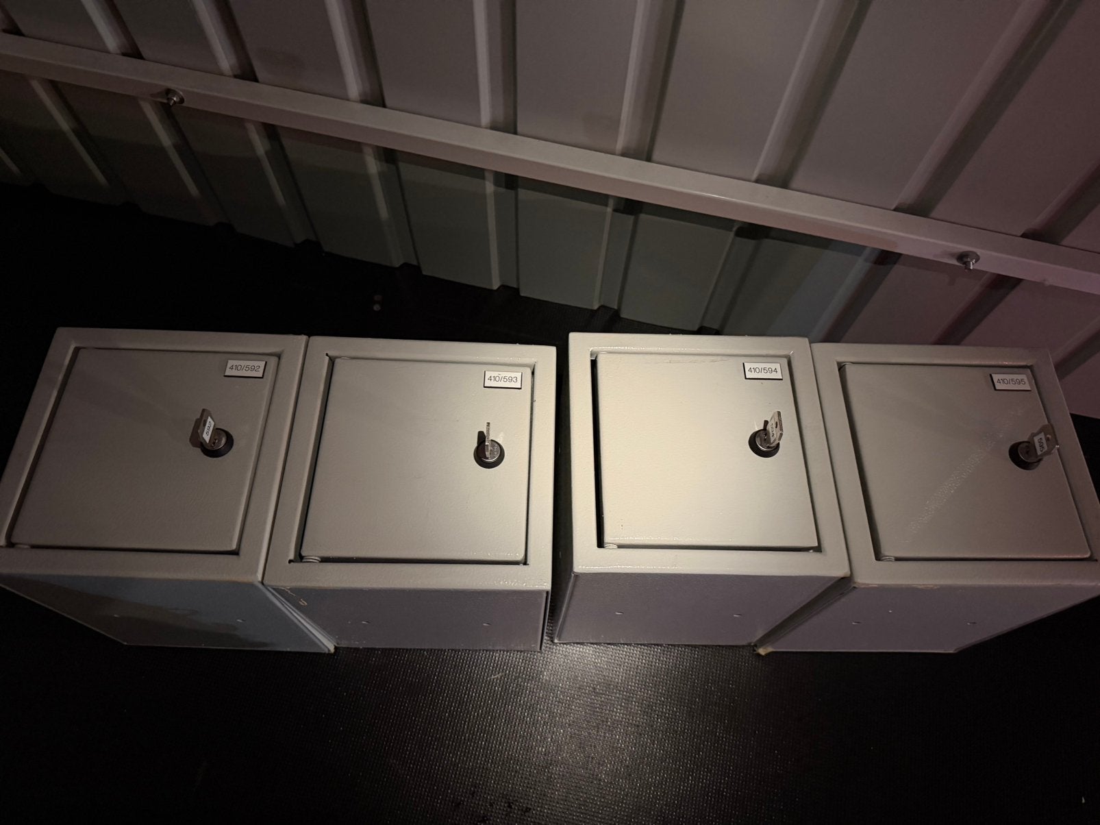 4 stuks lockers (1 sleutel per locker), Ophalen, Zo goed als nieuw