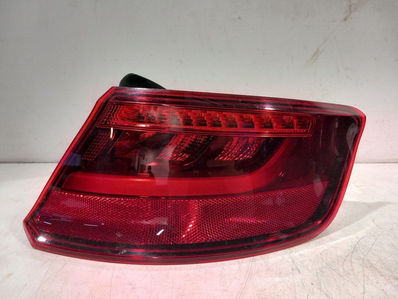 Achterlicht carrosserie rechts Audi A3, Onderdelen@venauto.nl, Van der Ven Autorecycling B.V., Gebruikt, Ettenseweg 76, 4706 PB Roosendaal, The Netherlands