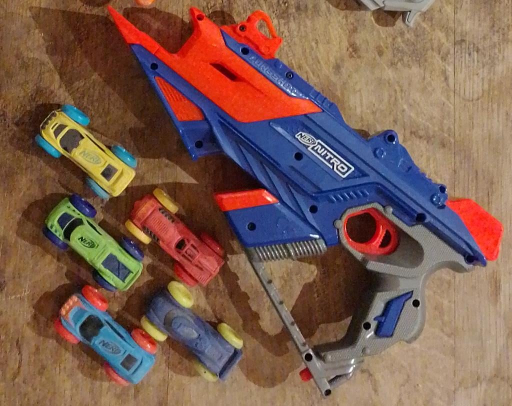 Nerf gun geweer lanceren auto's, Ophalen of Verzenden, Zo goed als nieuw
