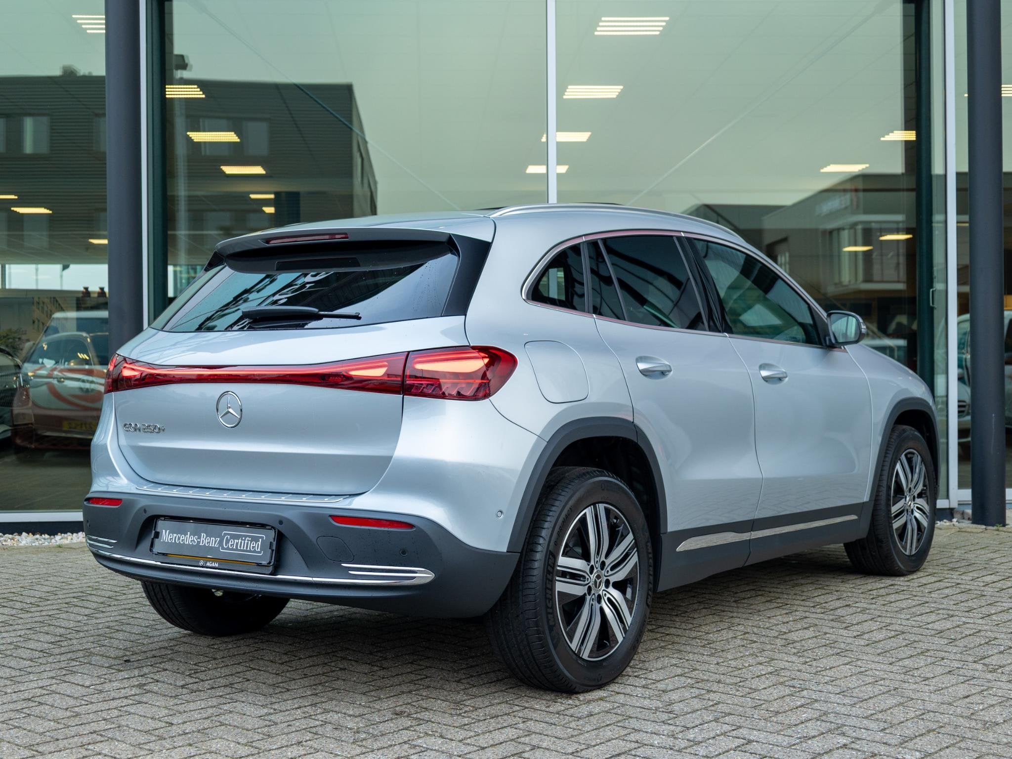 Mercedes-Benz EQA 250+ Business Line Panorama dak, 550 km, Zwart, 435 min, Origineel Nederlands