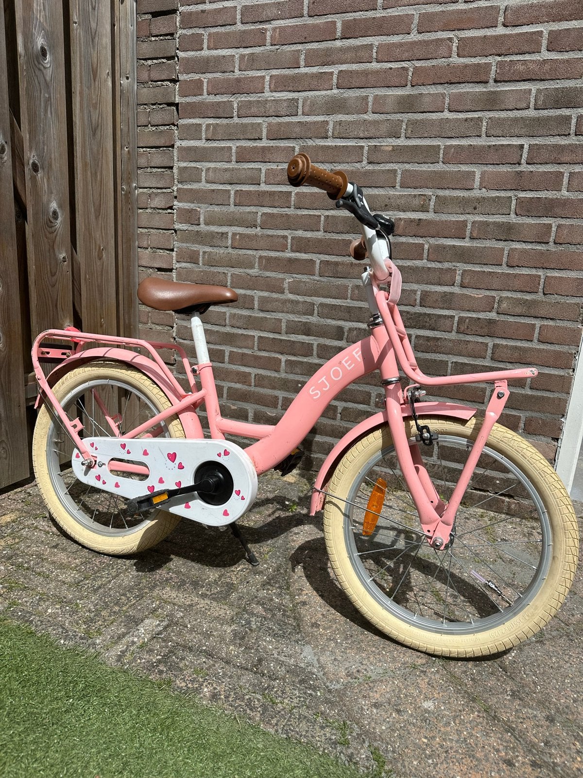 Roze Sjoef kinderfiets 18 inch met voordrager, Fietsen en Brommers, Fietsen | Kinderfietsjes, Ophalen, Gebruikt, Terugtraprem