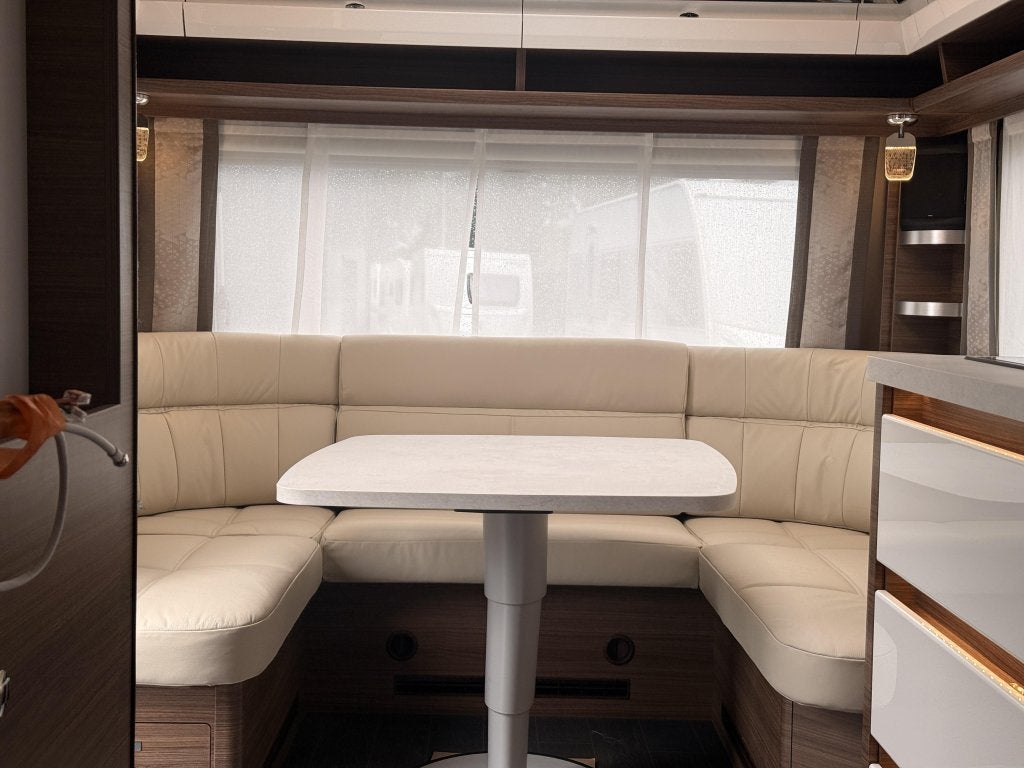 Tabbert Puccini 550 E (2027) Finest edition (zondag open), Caravans en Kamperen, Rondzit, Tabbert, Bedrijf, 5 tot 6 meter