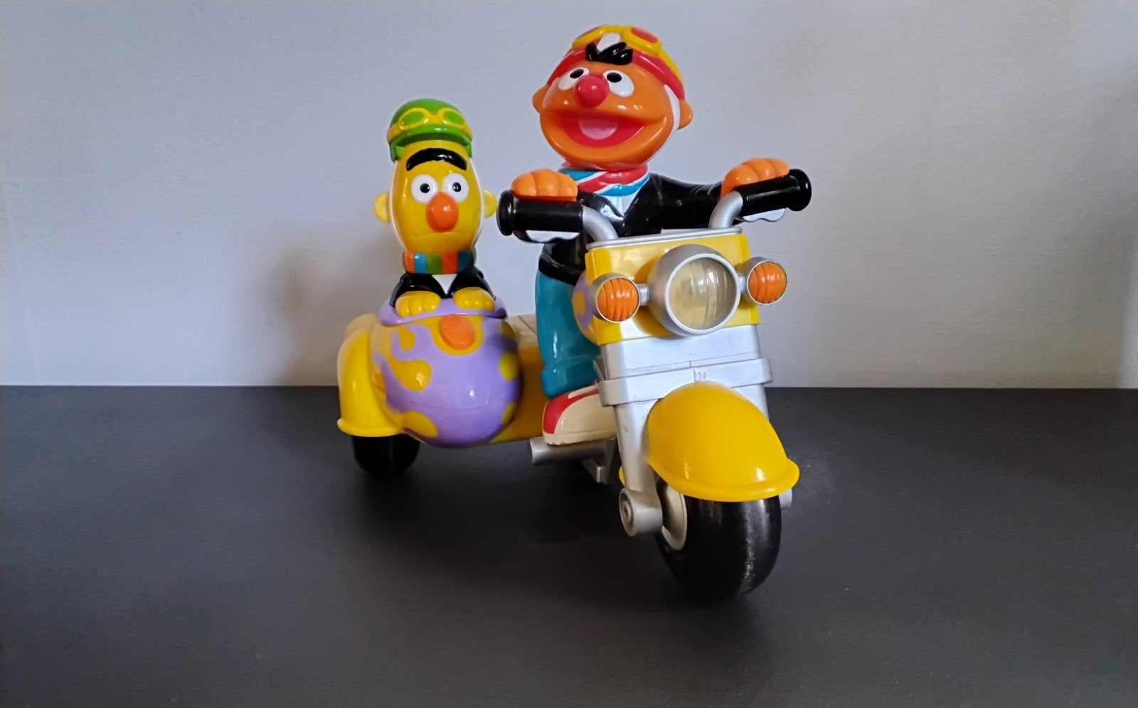 Bert en Ernie op de motor met zijspan - Wim T. Schippers, Ophalen, Gebruikt, Jongen of Meisje
