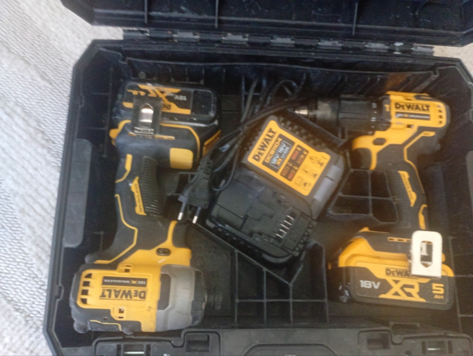 DeWalt Boor- en Schroefmachine Set met Accu's en Lader, Ophalen of Verzenden, Gebruikt, 600 watt of meer, Boor- en Schroefmachine