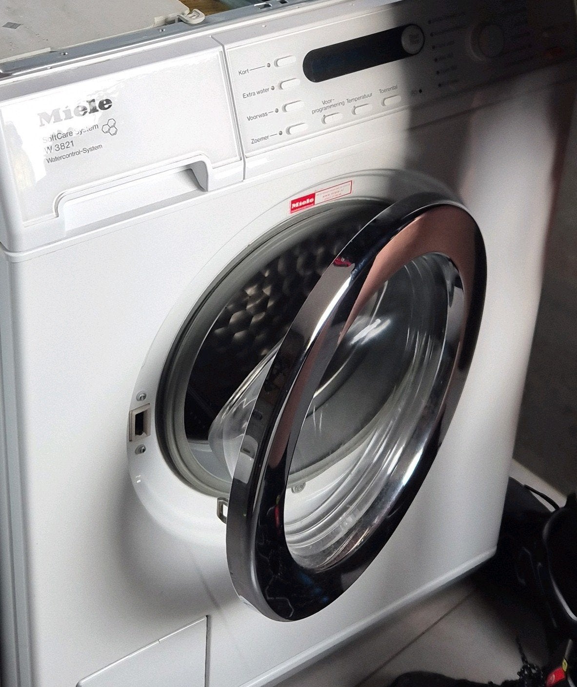 Miele W 3821 SoftCare System Wasmachine - Voor onderdelen, Witgoed en Apparatuur, Ophalen, 1200 tot 1600 toeren, Voorlader, 85 tot 90 cm
