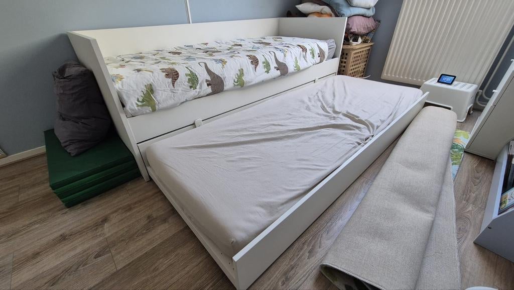 IKEA Vihals bed 200x80 met 2 matrassen, zo goed als nieuw, Ophalen, Eenpersoons, Wit, Zo goed als nieuw