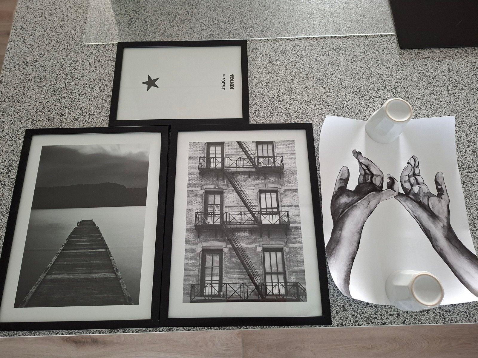 3 lijsten en 1 losse poster., Kunststof, Ophalen of Verzenden, Met afbeelding, Zwart