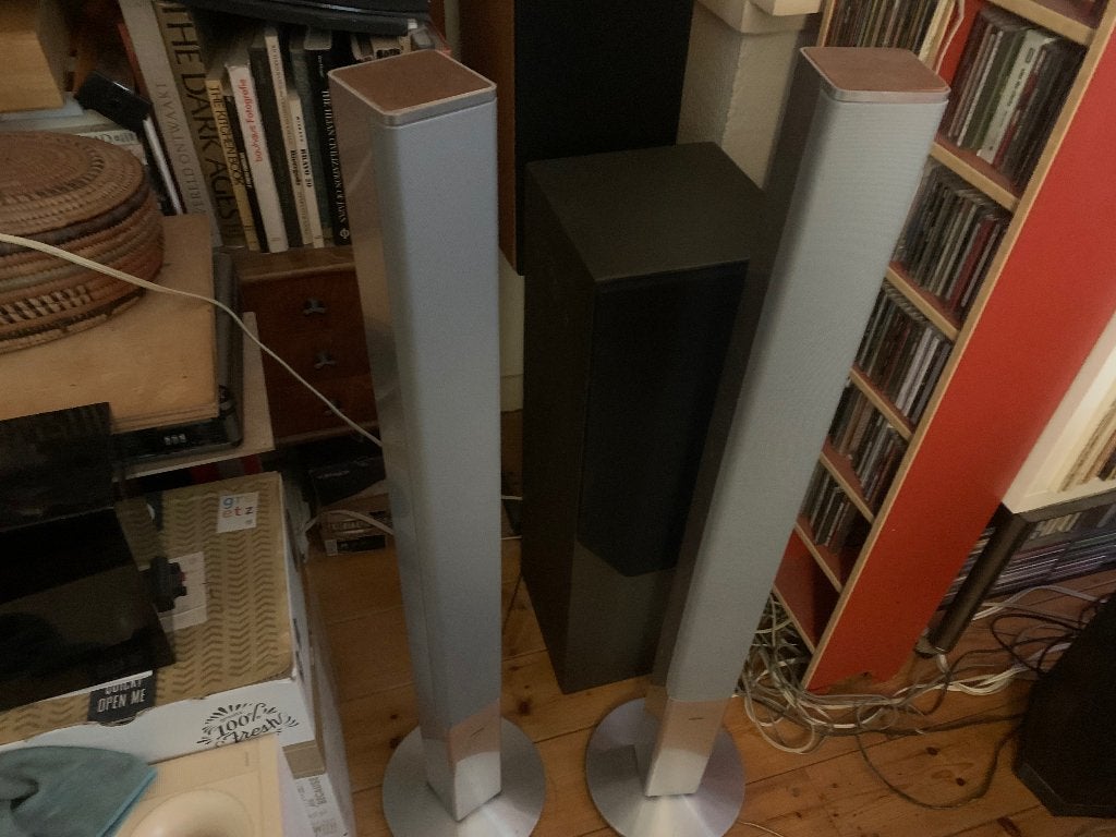 Loewe Individual L1, lange elegante speakers, spelen perfect, Audio, Tv en Foto, Luidsprekers, Stereo speakers, Gebruikt, Inclusief kabels