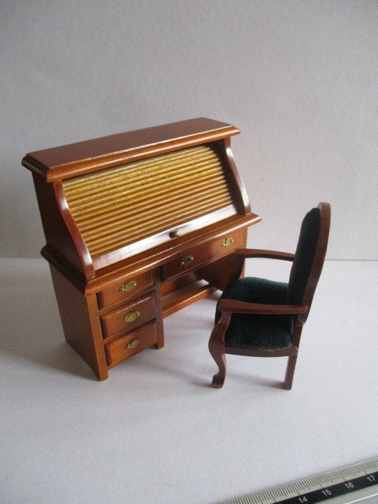 poppenhuis bureau met rolluik en stoel, Verzamelen, Ophalen of Verzenden, Zo goed als nieuw, Decoratie